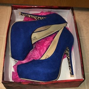 Brand new never worn Marilyn Moda pumps!
